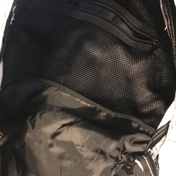 Pink brand backpack 🎒 - Picture 7 of 8